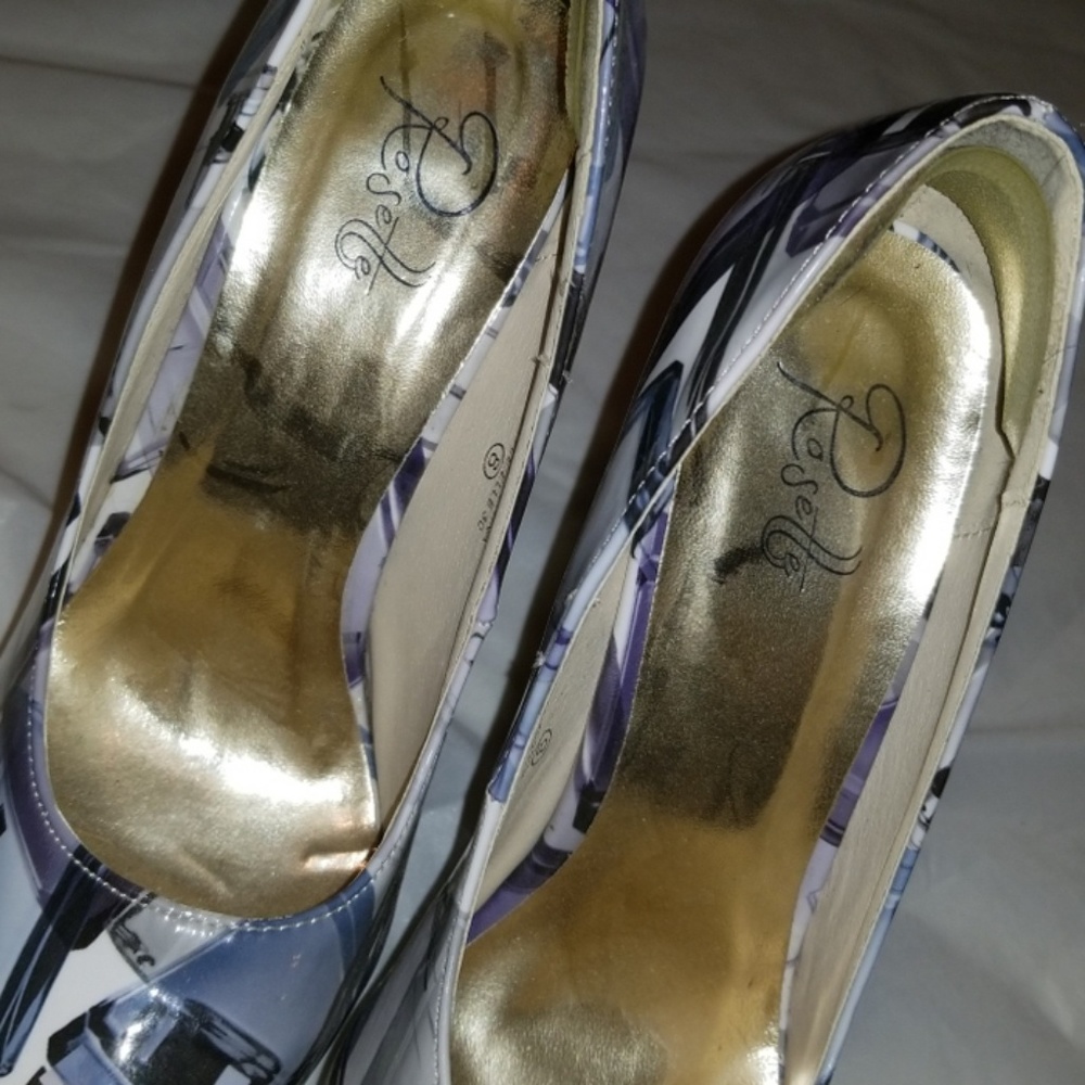 Shoes - Picture 2 of 4